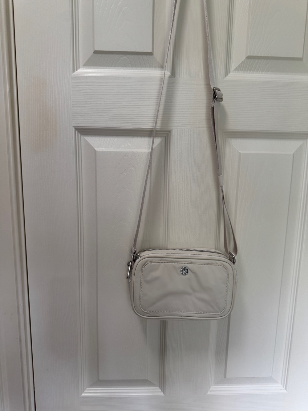 Lululemon Crossbody Camera Bag White Opal Adjustable Strap - Picture 2 of 12